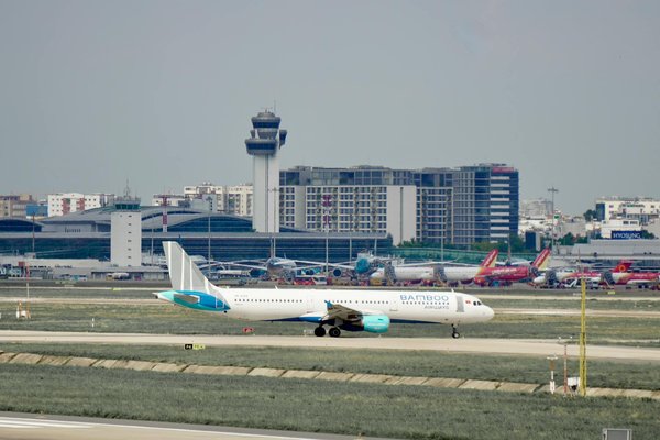 Explore the Ultimate UK Hotspots: Unforgettable Guided Tours of Historic Shipyards